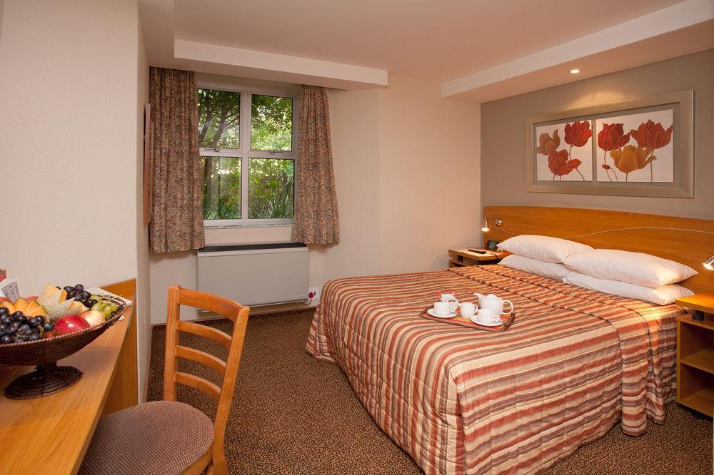 The Elegant Lodge Menlo Park Pretoria Bagian luar foto