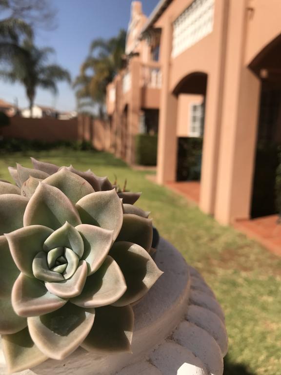 The Elegant Lodge Menlo Park Pretoria Bagian luar foto