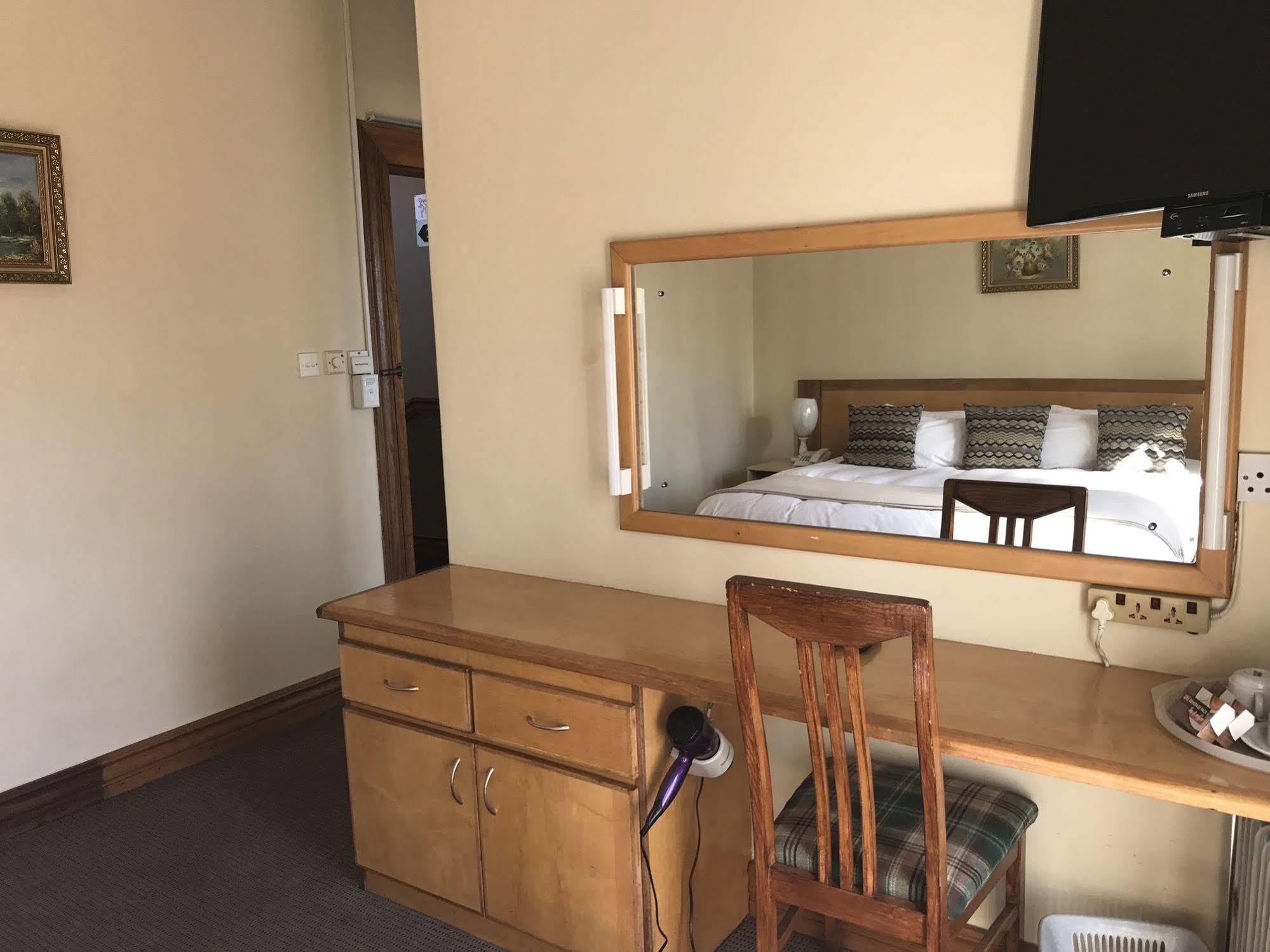 The Elegant Lodge Menlo Park Pretoria Bagian luar foto
