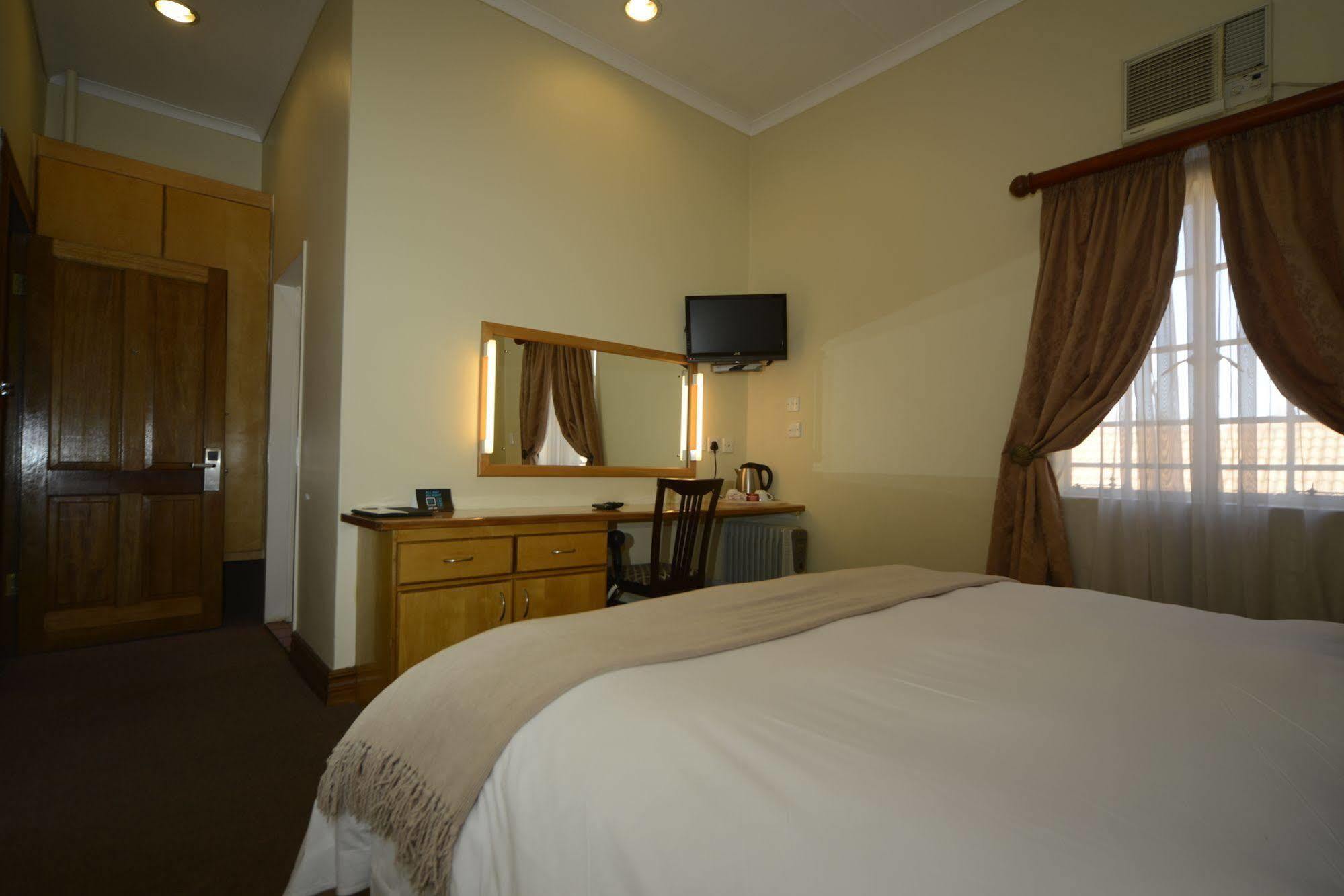 The Elegant Lodge Menlo Park Pretoria Bagian luar foto